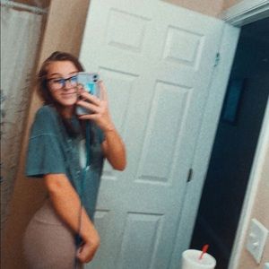 Meet your Posher, Chloe